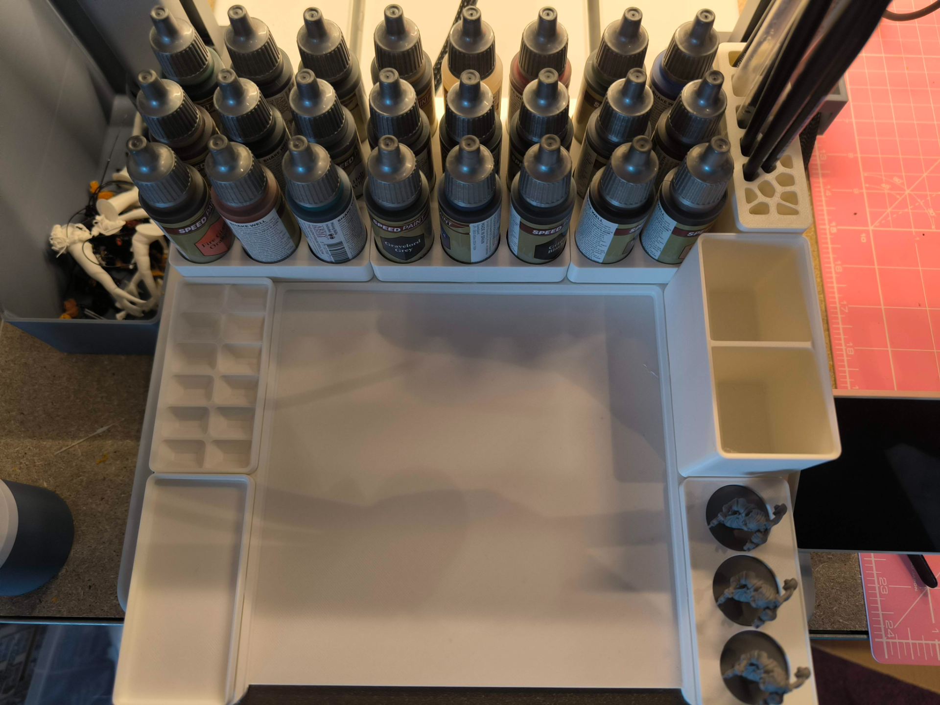 Gridfinity modular painting Station